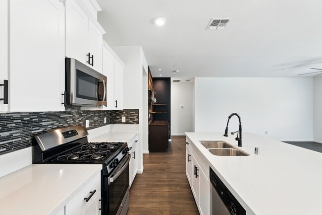 Building Photo - Modern, solar-ready, 3 bed / 2 bath House ...