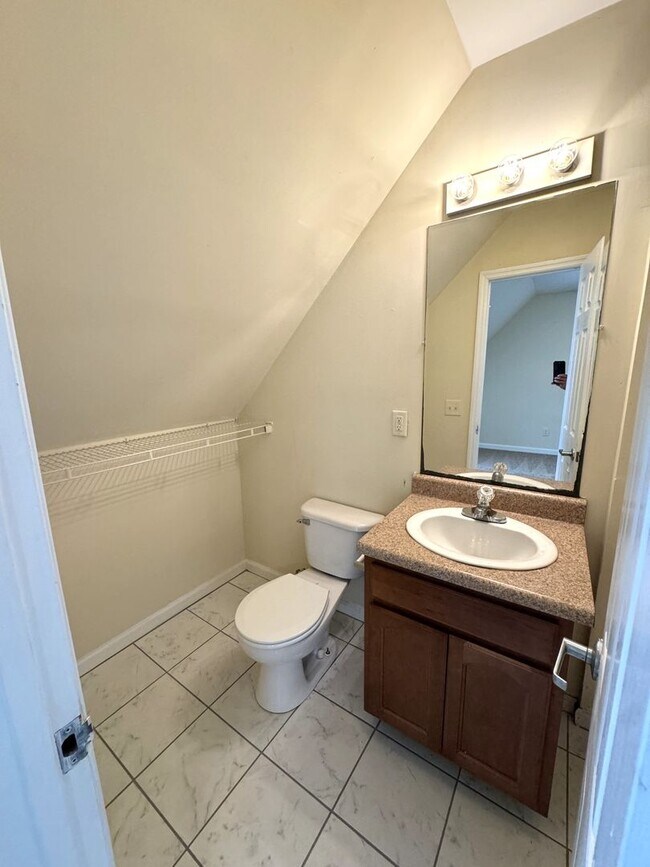 Building Photo - 4br House FOR RENT - less than 1 mile from campus - FALL 2026 PRELEASE