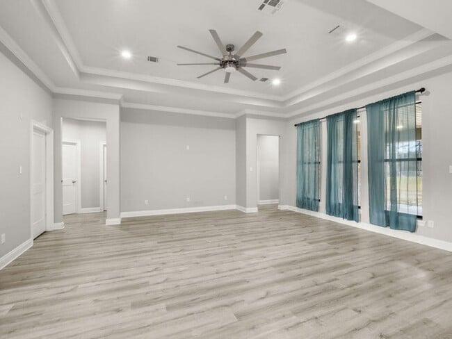 Building Photo - 102 Hidden Trails