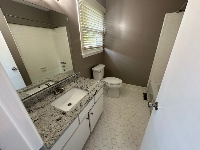 Building Photo - Now available!! – 672 W Front St, Unit C, ...