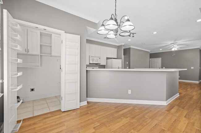 Building Photo - 1623 Wellington St