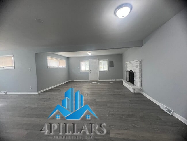Building Photo - "Spacious 4-Bed, 2-Bath Gem on Kentucky Street – 2,178 Sq. Ft. of Comfort!"