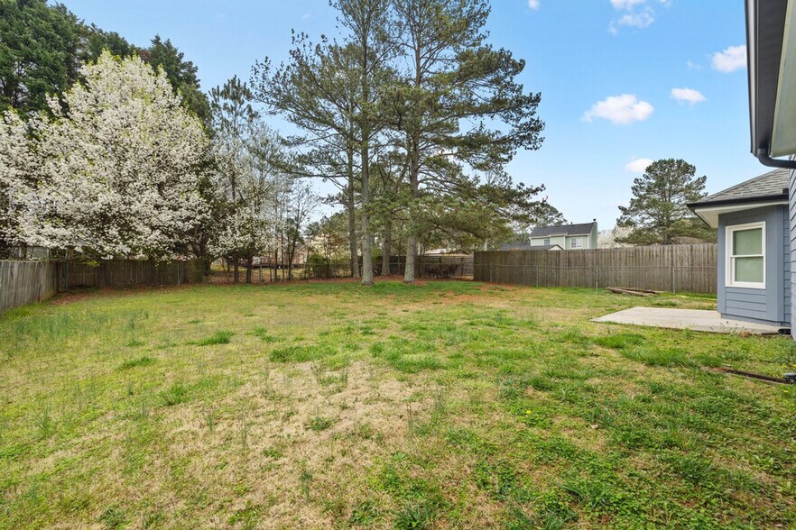Building Photo - 2322 Red Rose Ln