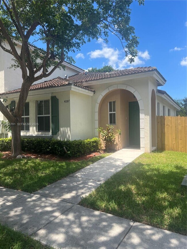 Building Photo - 4287 NE 9th St