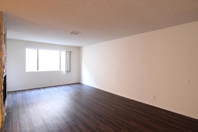 Building Photo - 2 bedroom in Studio City CA 91604