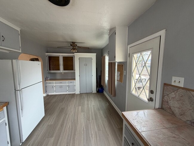 Building Photo - Charming and spacious Needles home