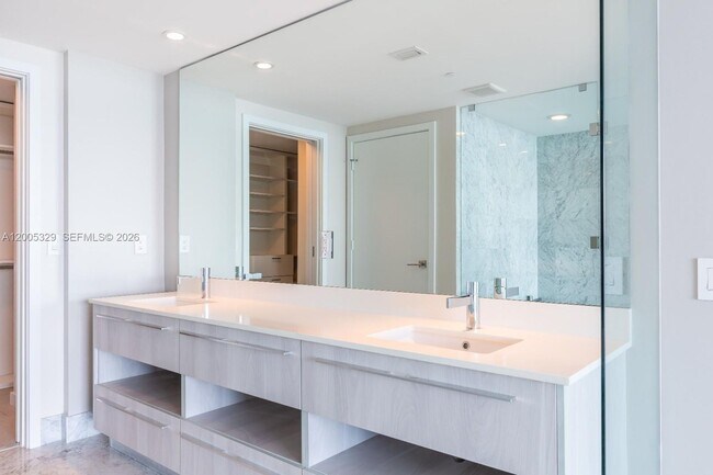 Building Photo - 3131 NE 7th Ave