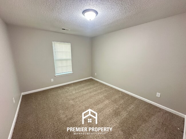 Building Photo - 6726 State Line Rd