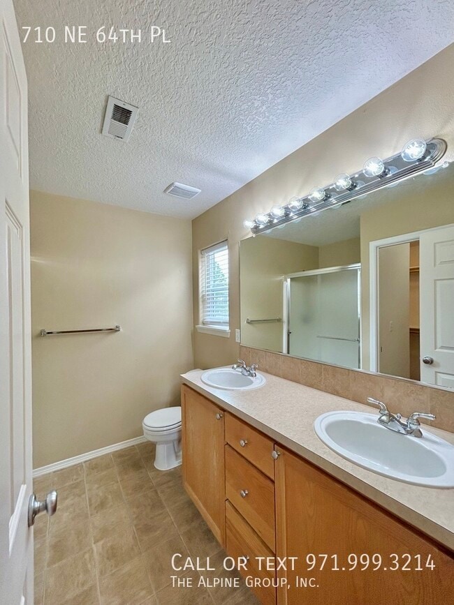 Building Photo - 710 NE 64th Pl