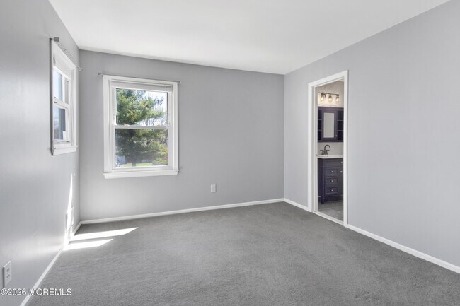 Building Photo - 6 Stowe Ct