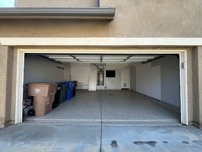 Building Photo - Newbury Park 4+2.5 on cul-de-sac w/upgrades!