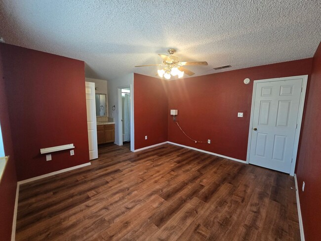 Building Photo - 930 Conejo Ave