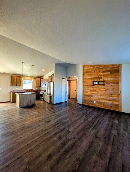 Building Photo - 4610 Seville Dr