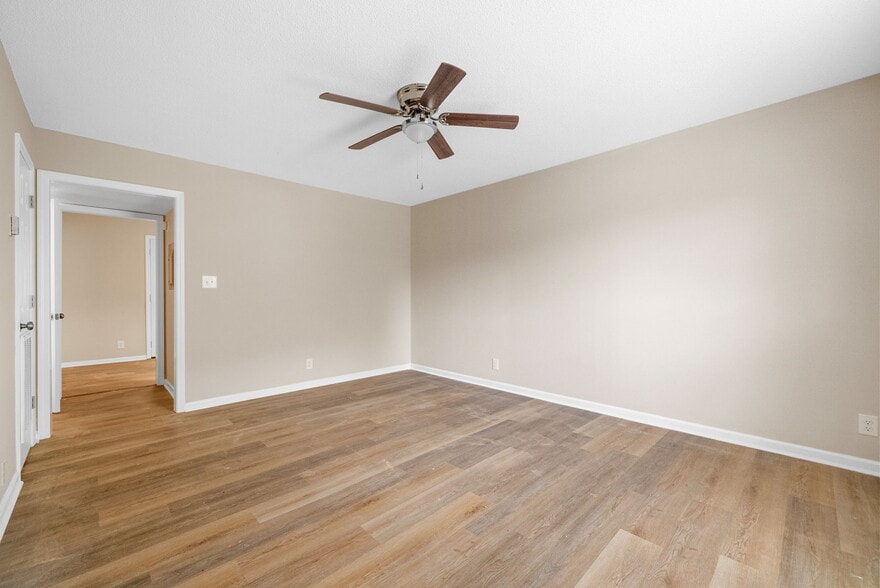 Building Photo - 481 Martha Ln