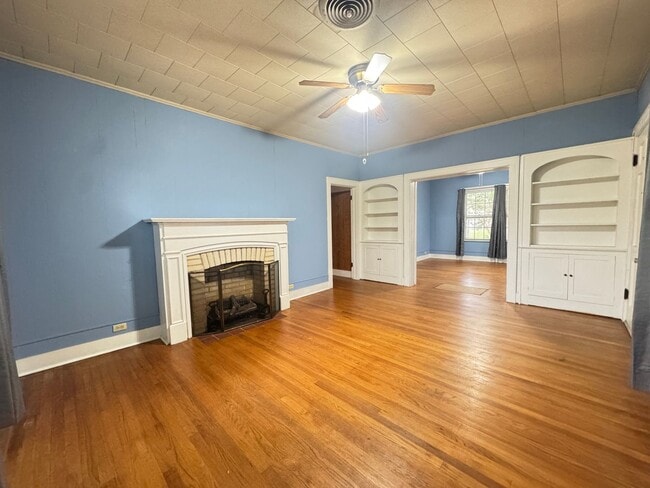 Building Photo - Spacious Home close to LA Tech