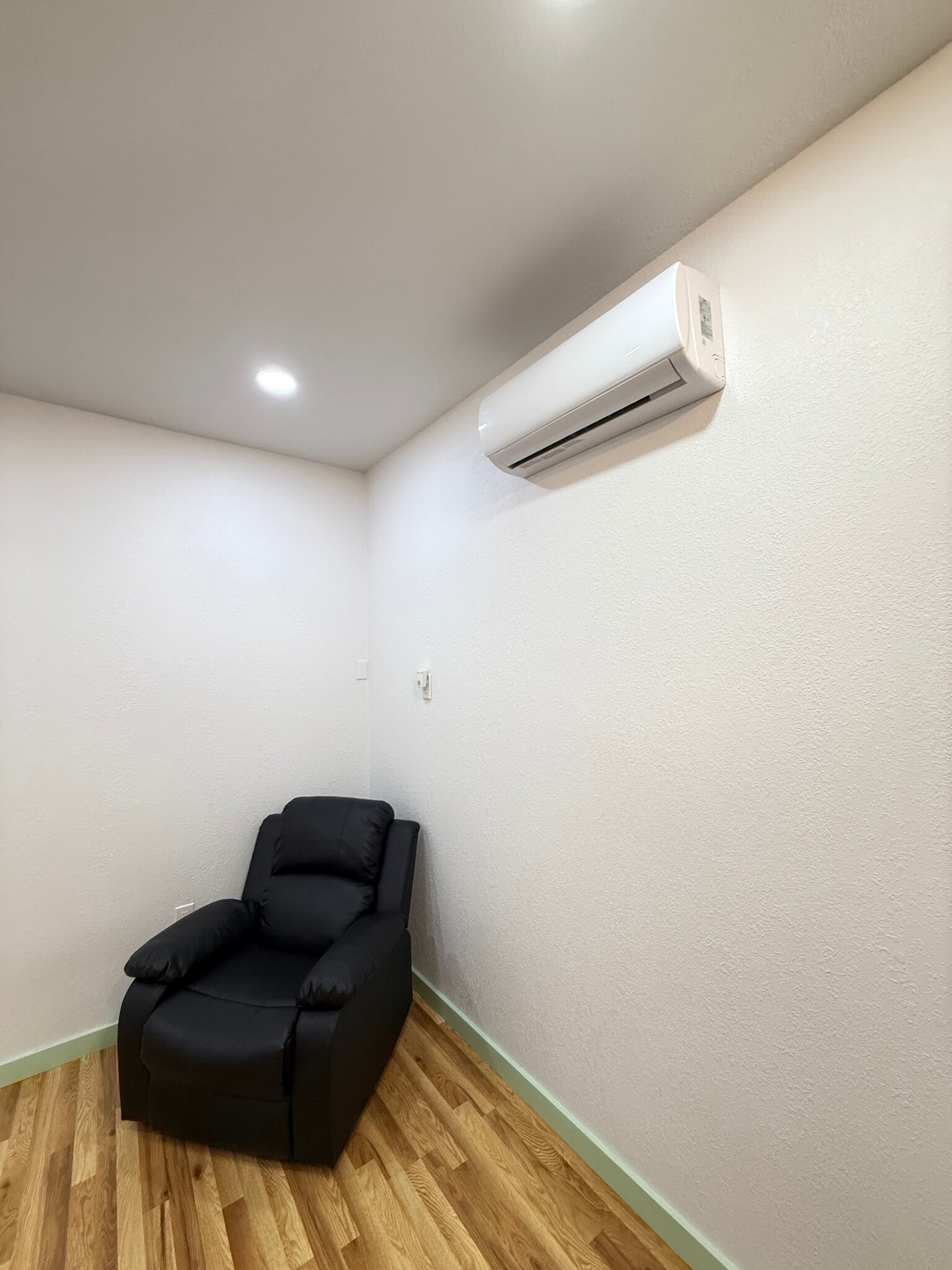 Building Photo - 5041 Delbon Way