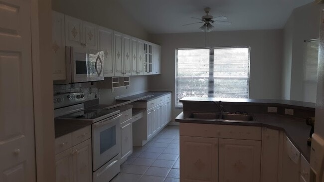 Building Photo - 427 SE 16th St