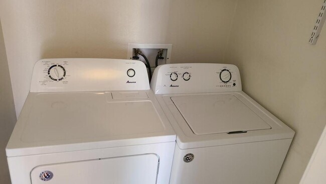 Building Photo - 818 S Terry St Unit 1