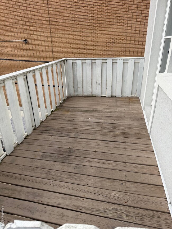 Building Photo - 830 E Broadway