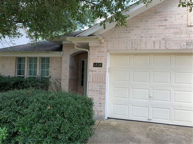 Building Photo - 5836 Lomita Verde Cir
