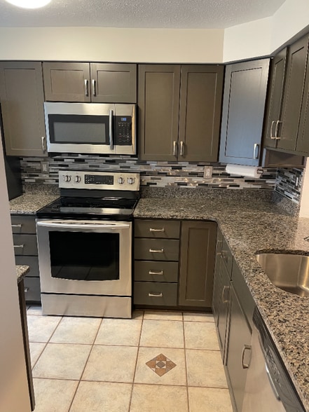 Building Photo - 231 Shady Ridge Dr