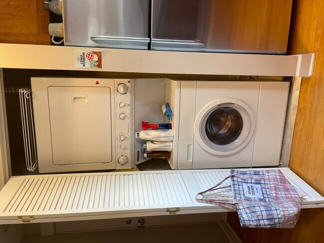 Building Photo - 2537 Prairie Ave