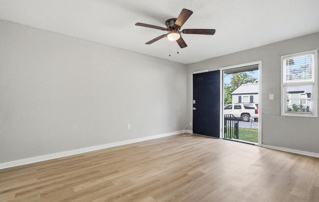 Building Photo - Renovated 2 Bedroom Jacksonville Heights Duplex Apartment