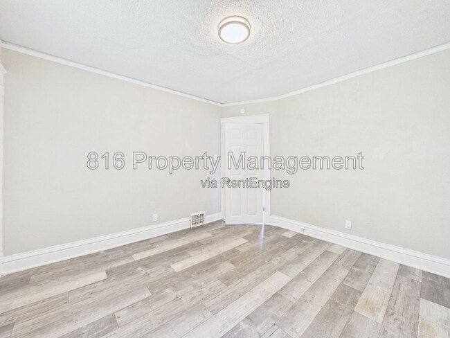 Building Photo - 3205 E 31st St
