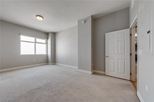 Building Photo - 150 S Las Vegas Blvd