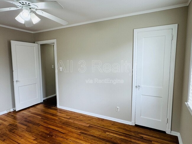 Building Photo - 301 Bradley Dr