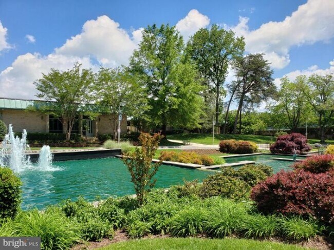 Building Photo - 3221 S Leisure World Blvd