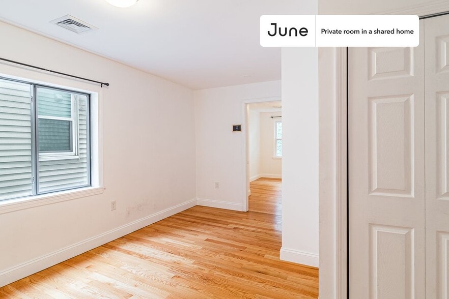 Building Photo - Room in Shared 6 bed/2 bath home