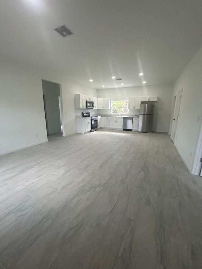 Building Photo - JUST BUILT! Modern 3 Bed / 2 Bath Home with Garage in Serene Lake Placid