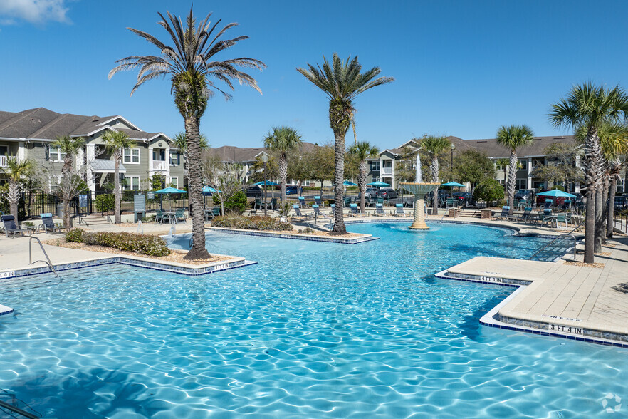 Pool - Oakleaf Plantation Apartments