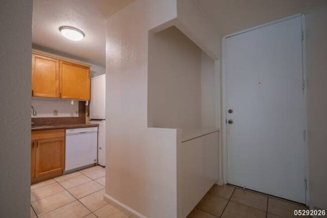 Building Photo - $2,550 / 2br - 793ft2 - Maintained and Freshly Painted 2BR/1BA/2PKG unit in Waikalani Woodland (M...