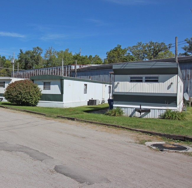 Building Photo - Wells Street Mobile Home Court