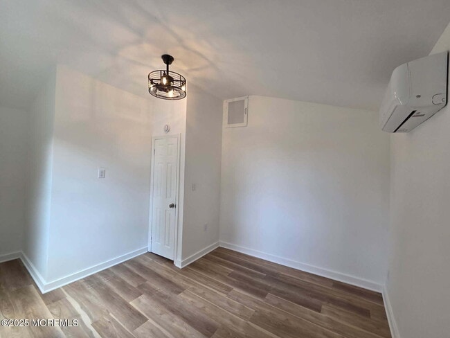 Building Photo - 42 Linton Pl