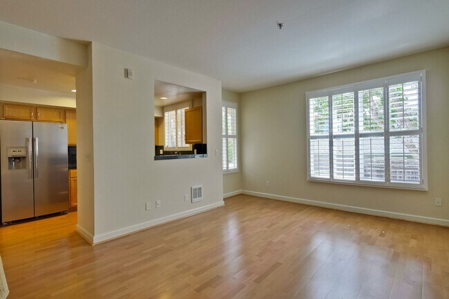 Building Photo - Downtown Mountain View l Stylish Home