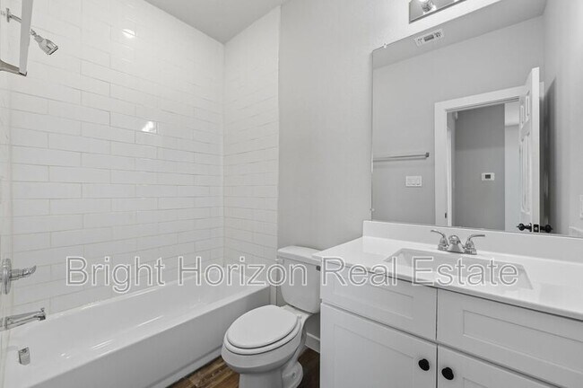 Building Photo - 3413 Valley Vista Dr