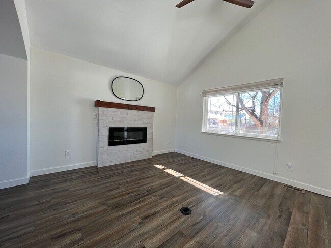 Building Photo - 4-Bedroom Gem in Erie: Modern Luxury, Ideal Space! Available March