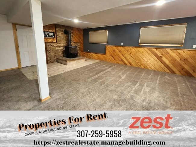 Building Photo - 955 N Riverbend Dr