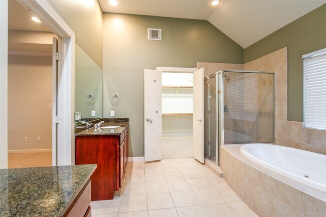 Building Photo - 4430 Center St