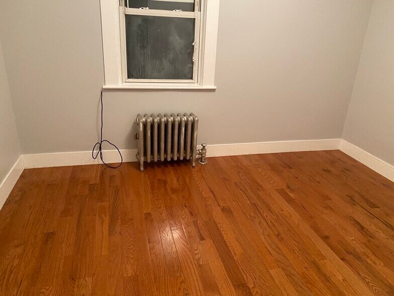 Building Photo - 18 Walnut Rd