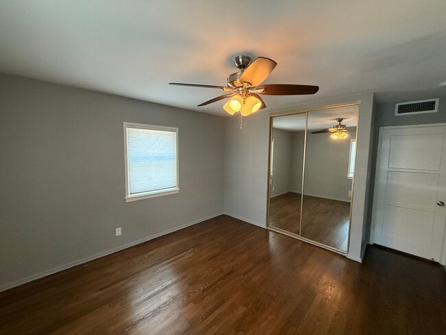 Building Photo - Lovely 3 Bedroom House w/ Finished Garage