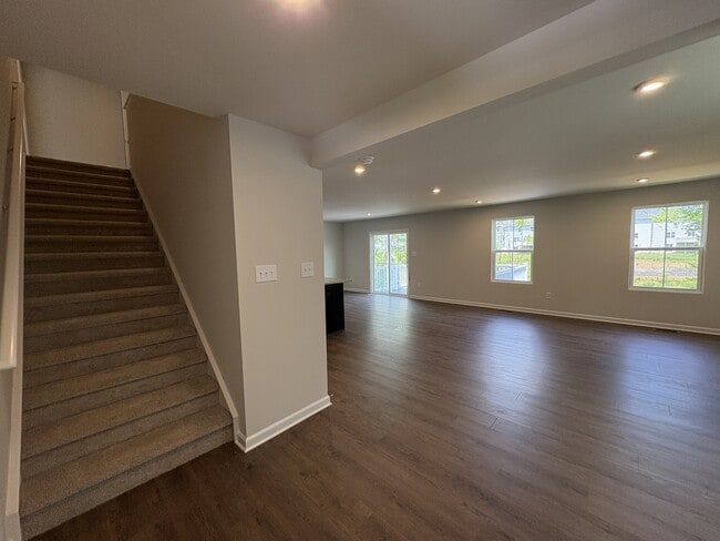Building Photo - 170 Grv Hl Ter