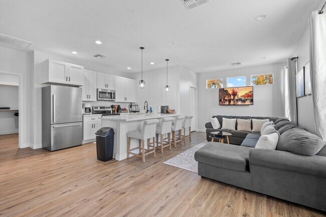 Building Photo - 3757 E Van Buren St