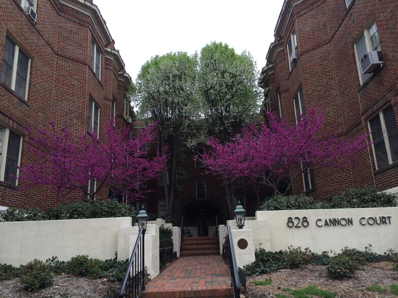 Primary Photo - 828 N Elm St