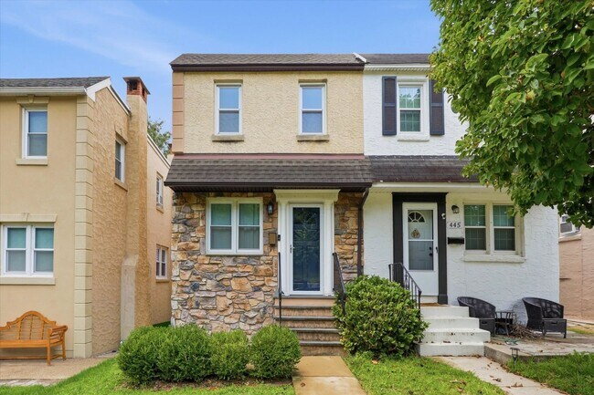 Building Photo - 447 E 12th Ave