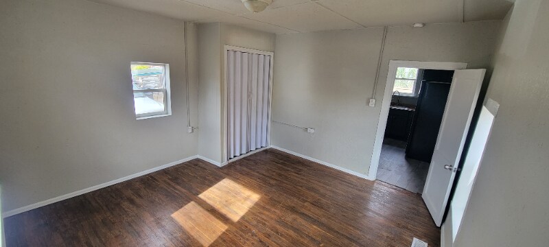 Building Photo - 218 N Chester Ave