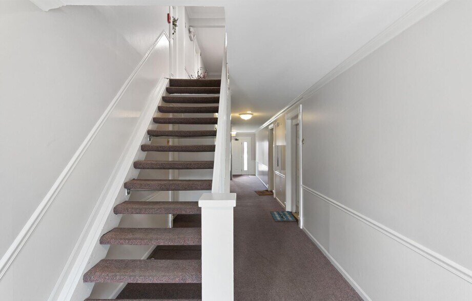 Building Photo - 44489 Savery Dr
